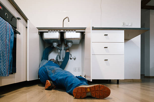 Professional Leak Detection technician working in Oswego, IL
